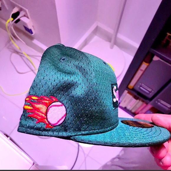 Supreme hat - Picture 5 of 6